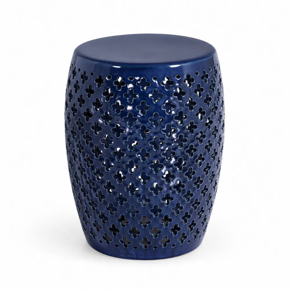 Taburete de cerámica azul perforado