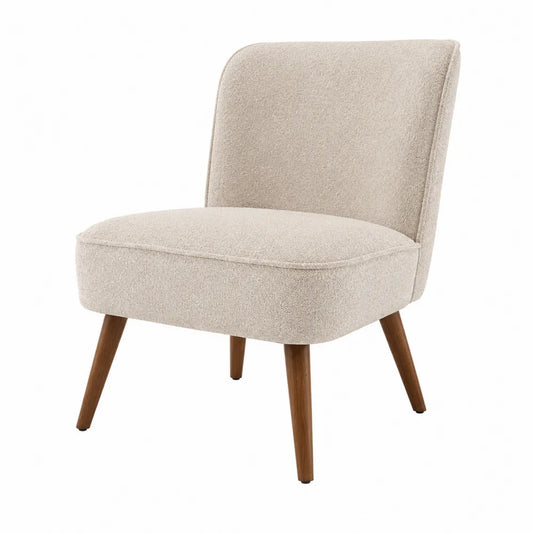 Silla tapizada en tela beige con patas de madera
